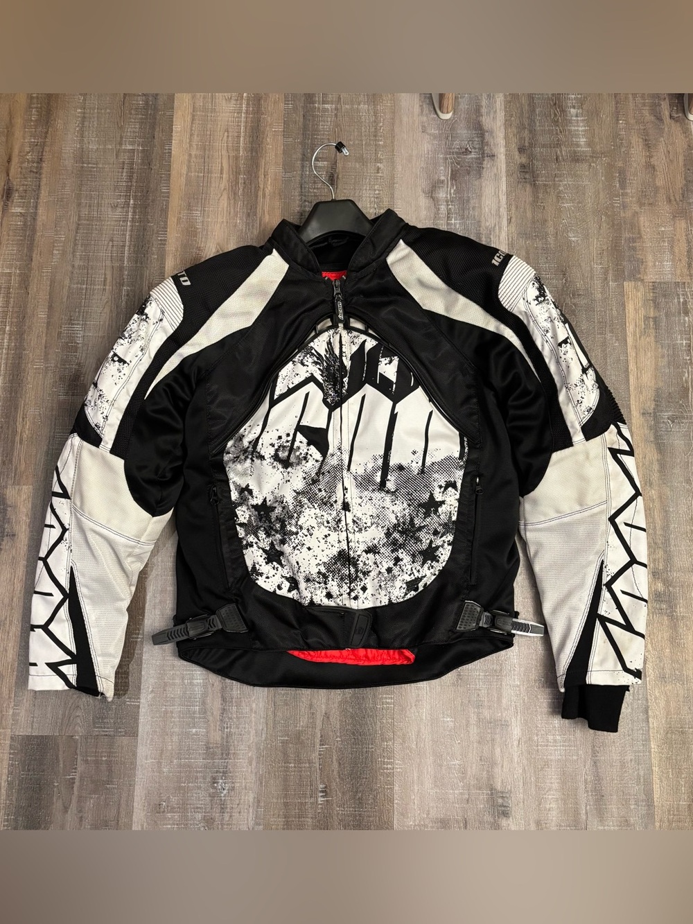 Icon Contra Torrent Motorcycle Jacket Size Medium Armored White Black w/ Liner
